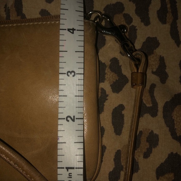 Vintage Coach tan genuine leather wristlet - Picture 4 of 5